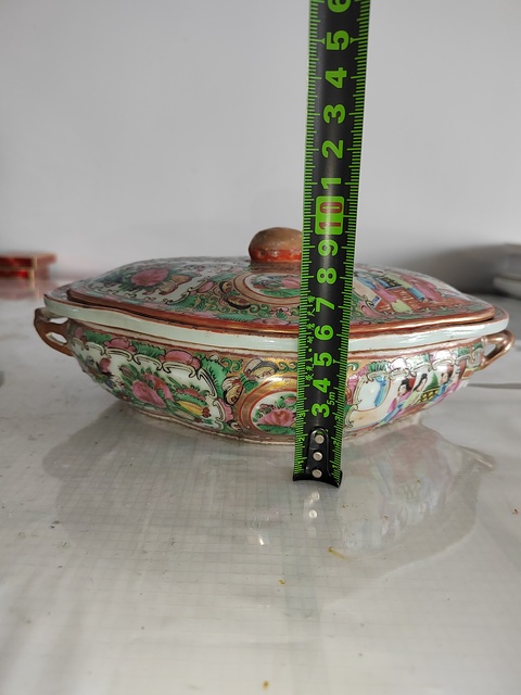 古玩陶瓷人物花鳥蝶紋廣彩神龕恭盒真品鑒賞圖