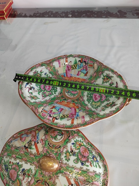 古玩陶瓷人物花鳥蝶紋廣彩神龕恭盒真品鑒賞圖