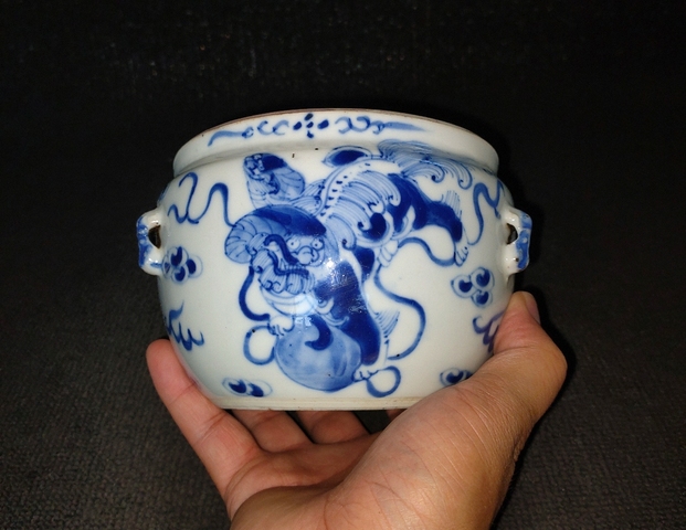 古玩陶瓷獅紋青花四系粥罐真品鑒賞圖
