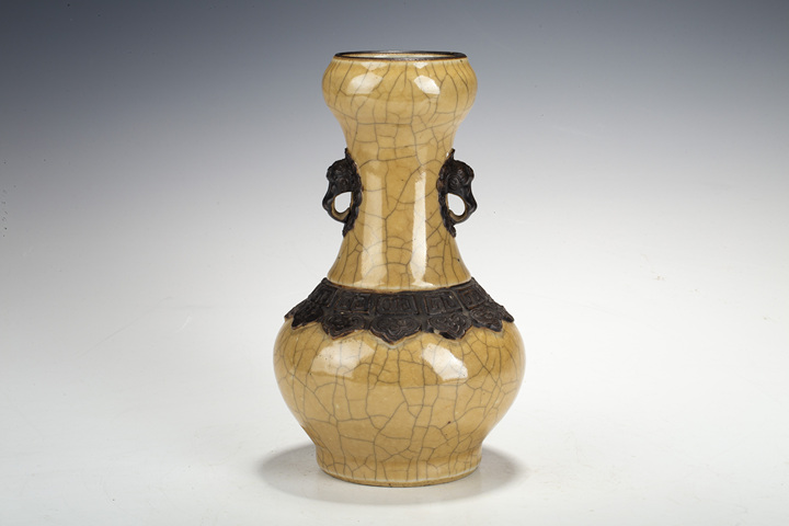 古玩陶瓷清中·黃哥釉鐵骨泥獅耳洗口瓶真品鑒賞圖