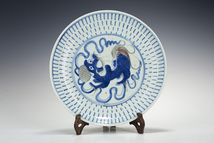 古玩陶瓷清乾隆·青花釉里紅獅子繡球壽字紋盤真品鑒賞圖
