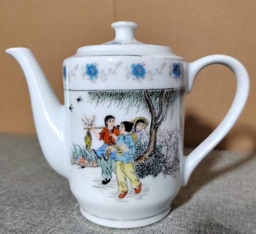 古玩陶瓷人物執壺真品鑒賞圖