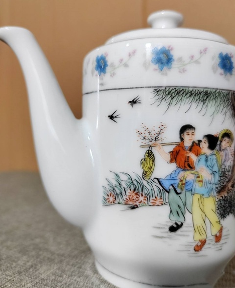 古玩陶瓷人物執壺真品鑒賞圖