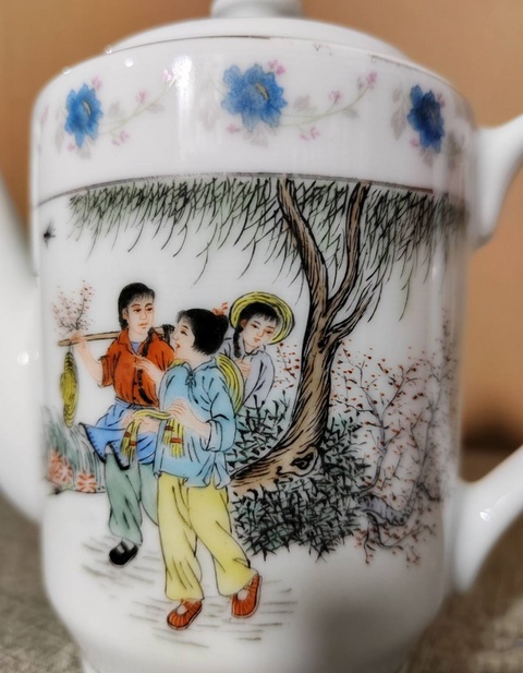 古玩陶瓷人物執壺真品鑒賞圖