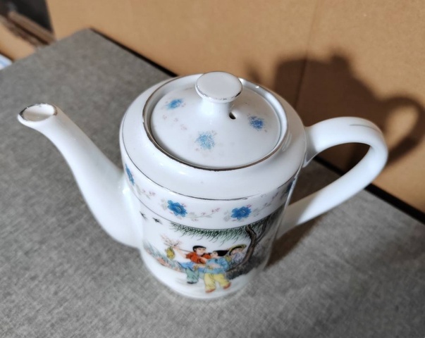 古玩陶瓷人物執壺真品鑒賞圖