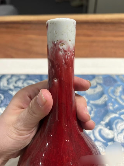 古玩陶瓷紅釉膽瓶真品鑒賞圖