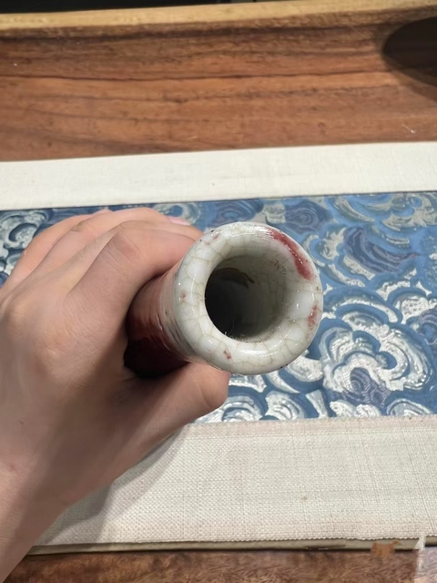 古玩陶瓷紅釉膽瓶真品鑒賞圖
