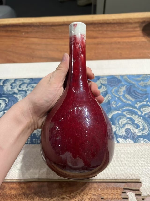 古玩陶瓷紅釉膽瓶真品鑒賞圖