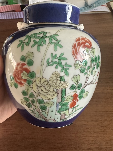古玩陶瓷灑藍釉開窗山水花卉紋蓋罐真品鑒賞圖