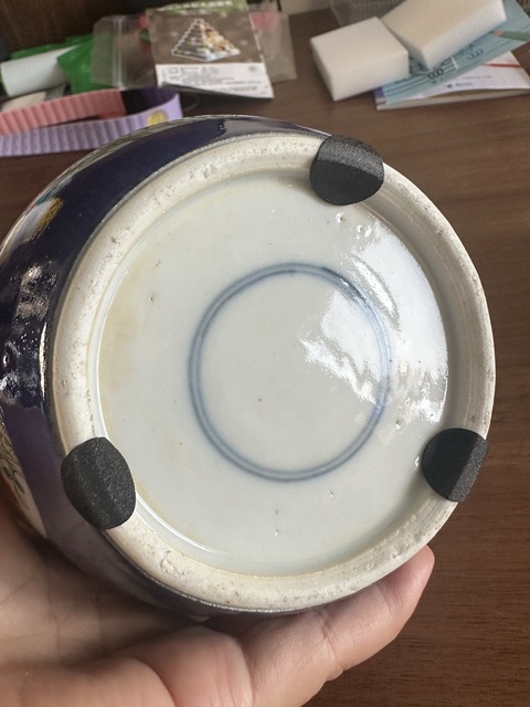 古玩陶瓷灑藍釉開窗山水花卉紋蓋罐真品鑒賞圖
