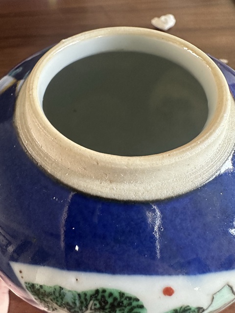 古玩陶瓷灑藍釉開窗山水花卉紋蓋罐真品鑒賞圖