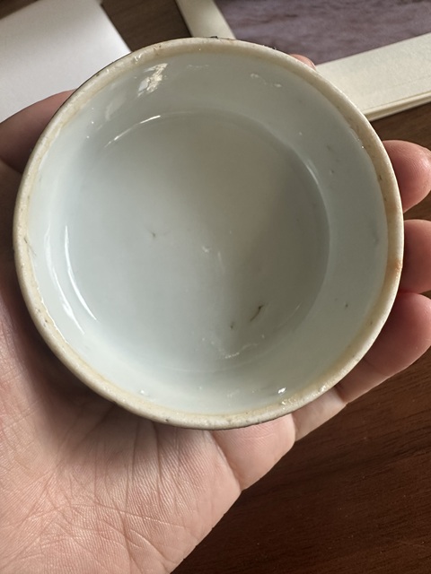古玩陶瓷灑藍釉開窗山水花卉紋蓋罐真品鑒賞圖