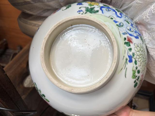 古玩陶瓷粉彩洞石花卉紋墩式碗真品鑒賞圖