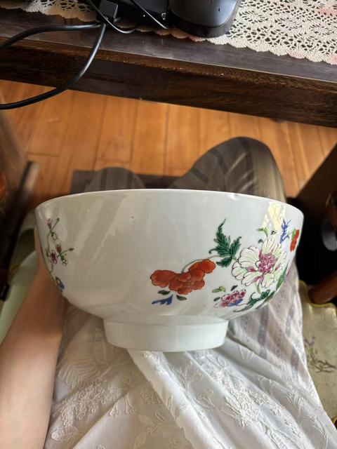 古玩陶瓷粉彩洞石花卉紋墩式碗真品鑒賞圖