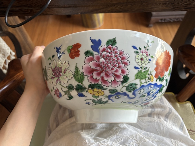 古玩陶瓷粉彩洞石花卉紋墩式碗真品鑒賞圖