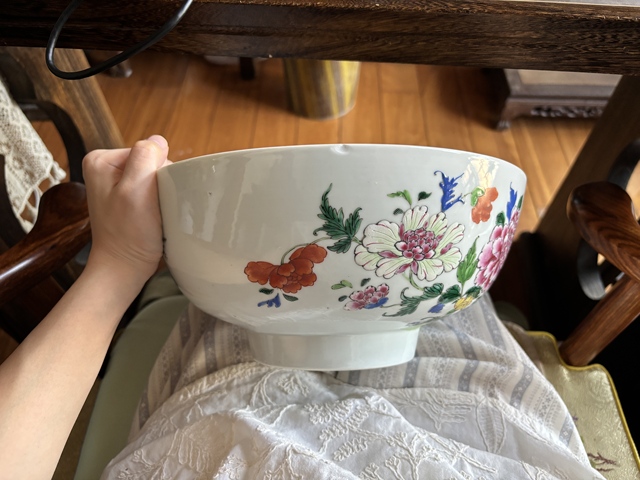 古玩陶瓷粉彩洞石花卉紋墩式碗真品鑒賞圖