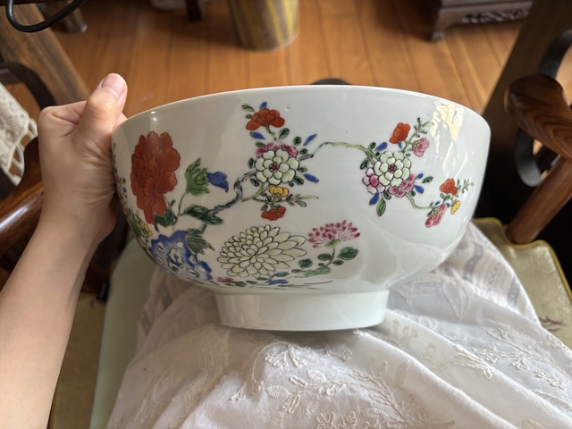 古玩陶瓷粉彩洞石花卉紋墩式碗真品鑒賞圖