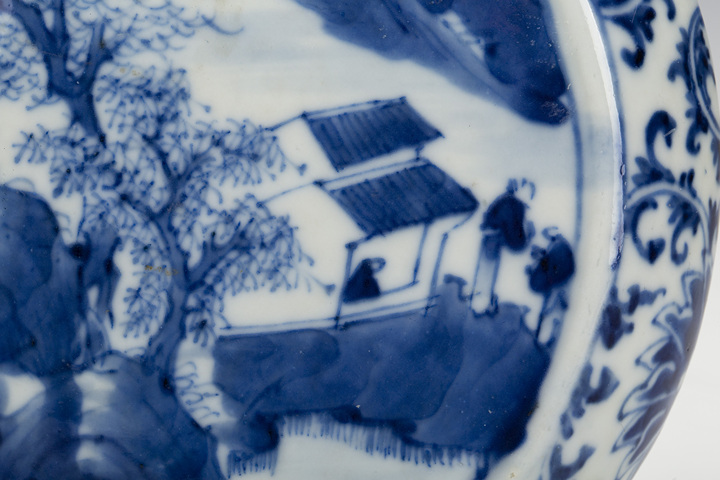 古玩陶瓷清晚·青花山水人物紋如意耳抱月瓶真品鑒賞圖