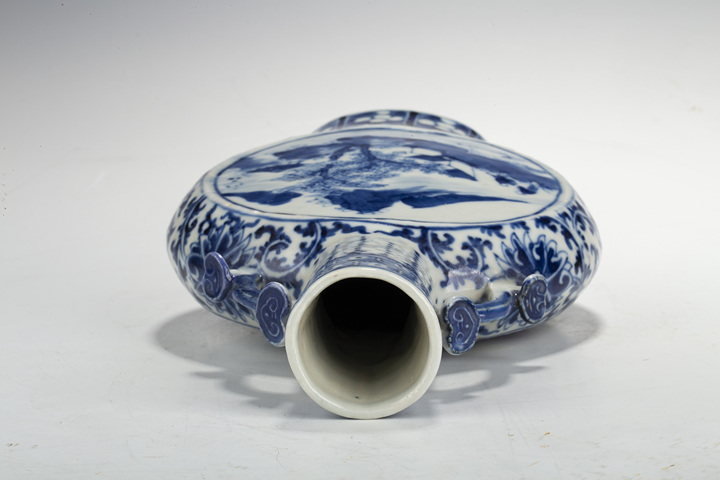 古玩陶瓷清晚·青花山水人物紋如意耳抱月瓶真品鑒賞圖