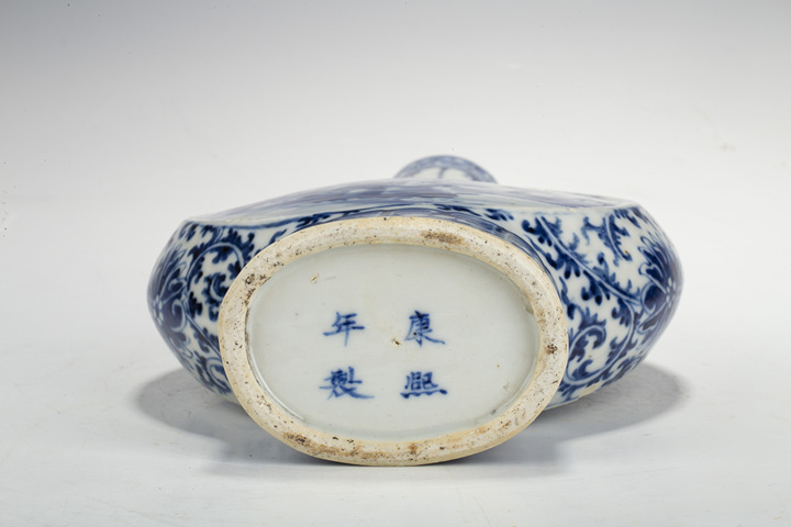 古玩陶瓷清晚·青花山水人物紋如意耳抱月瓶真品鑒賞圖