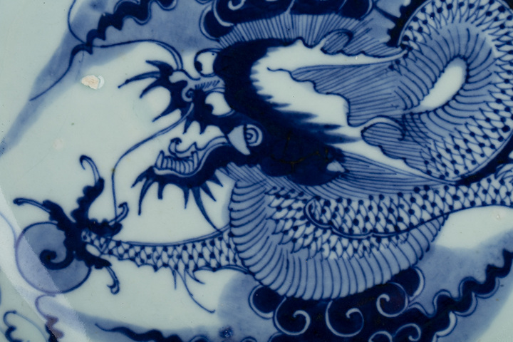 古玩陶瓷清雍正·青花過墻龍紋盤真品鑒賞圖