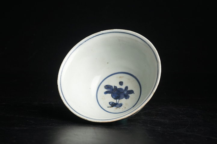 古玩陶瓷明晚期·青花花卉紋碗真品鑒賞圖
