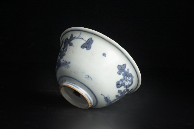 古玩陶瓷明晚期·青花花卉紋碗真品鑒賞圖