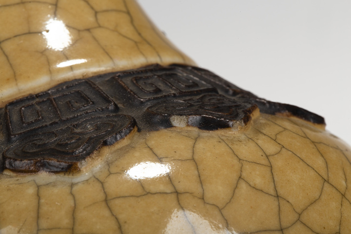 古玩陶瓷清中·黃哥釉鐵骨泥獅耳洗口瓶真品鑒賞圖