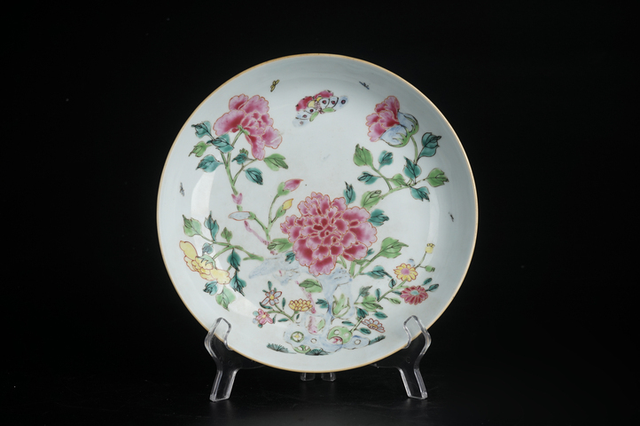 古玩陶瓷清雍正·粉彩洞石花蝶紋盤真品鑒賞圖