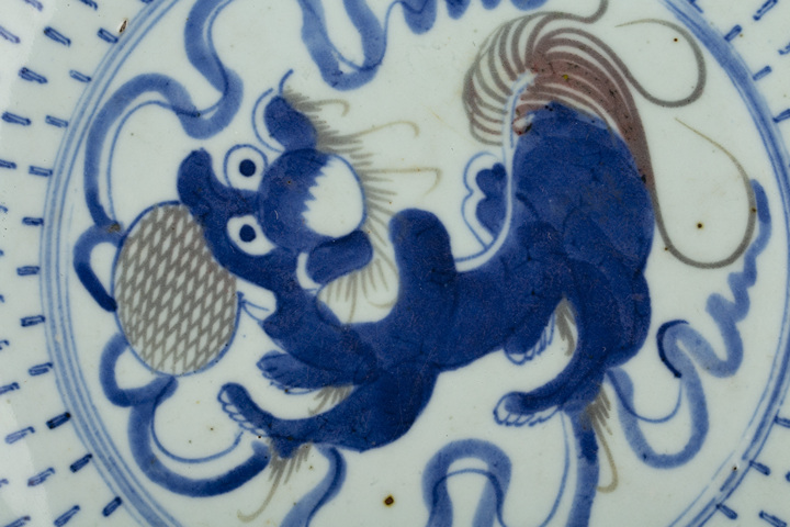 古玩陶瓷清乾隆·青花釉里紅獅子繡球壽字紋盤拍賣，當前價格3500元