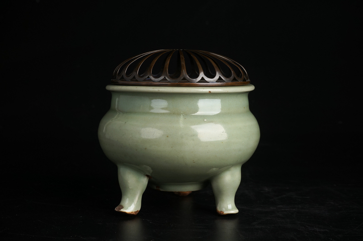 古玩陶瓷元末明初·龍泉三足爐真品鑒賞圖