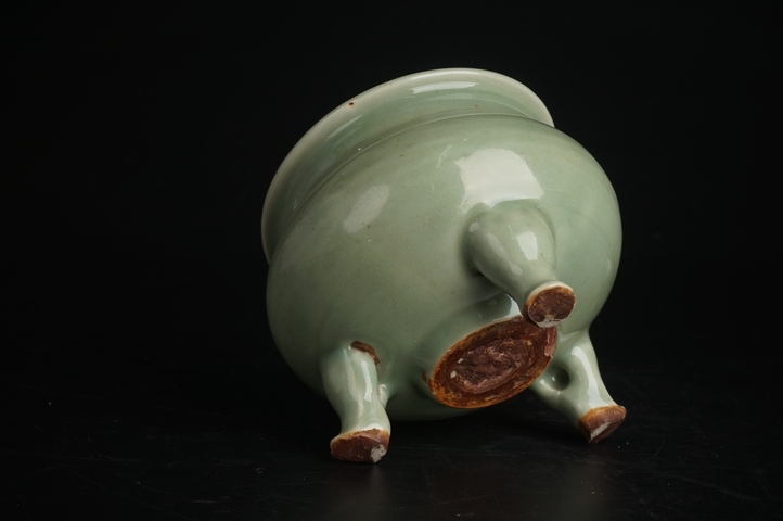 古玩陶瓷元末明初·龍泉三足爐真品鑒賞圖