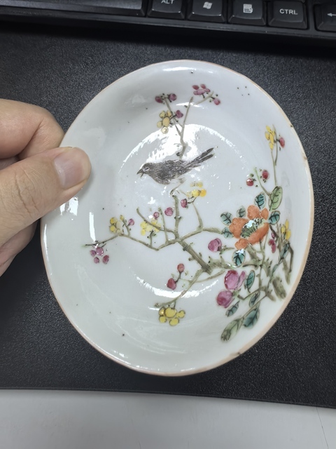 古玩陶瓷粉彩花鳥(niǎo)花卉紋盤(pán)真品鑒賞圖