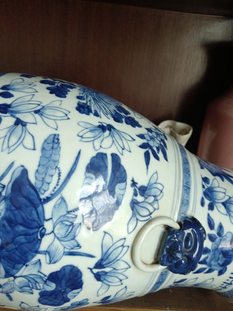 古玩陶瓷青花花卉紋獅耳琵琶尊真品鑒賞圖