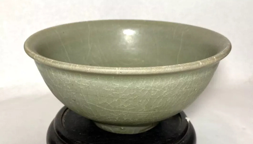 古玩陶瓷龍泉窯青釉碗真品鑒賞圖