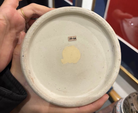 古玩陶瓷粉彩洞石花卉紋盤口瓶真品鑒賞圖