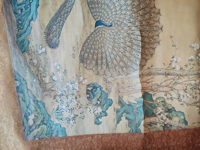 古玩字畫(huà)朗世寧款孔雀立軸真品鑒賞圖