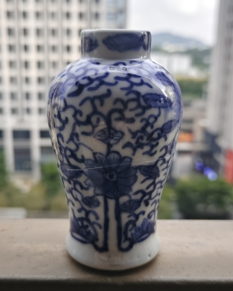 古玩陶瓷康熙青花花卉紋手把瓶拍賣,當前價格388元