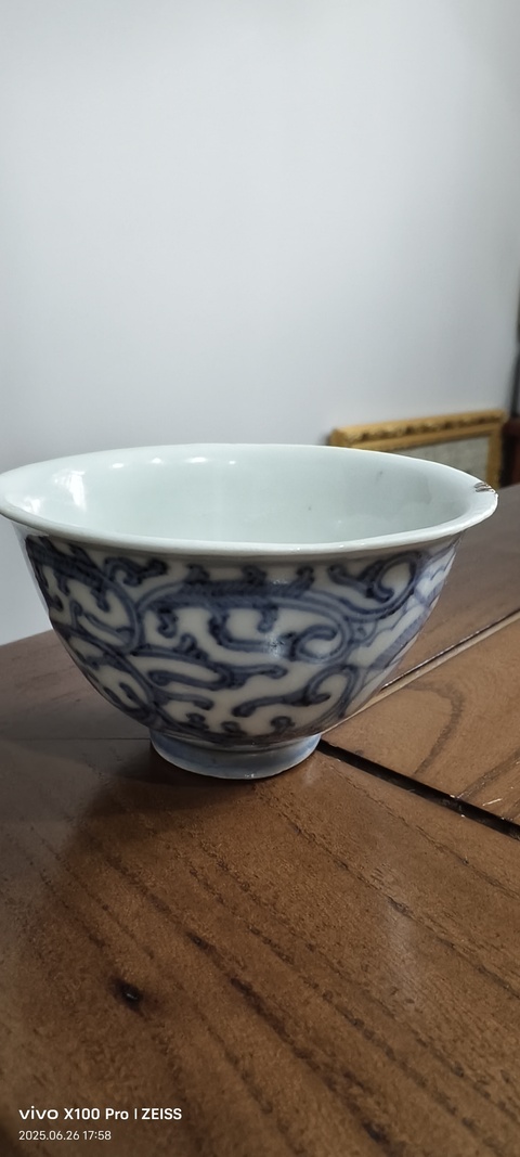 古玩陶瓷花卉紋青花杯真品鑒賞圖