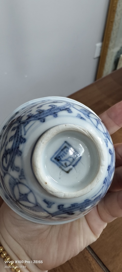 古玩陶瓷花卉紋青花杯真品鑒賞圖