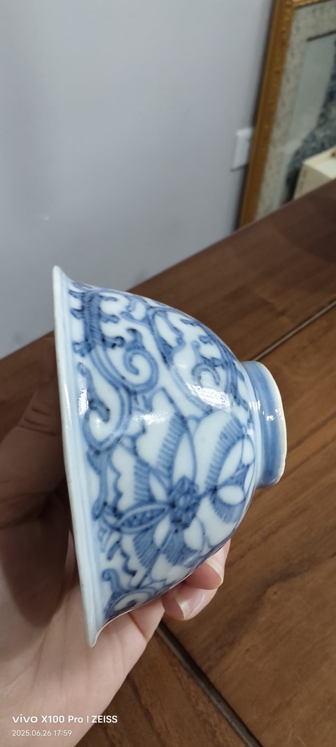 古玩陶瓷花卉紋青花杯真品鑒賞圖