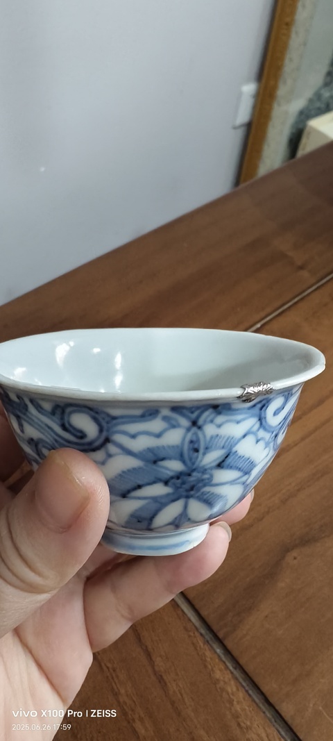 古玩陶瓷花卉紋青花杯真品鑒賞圖