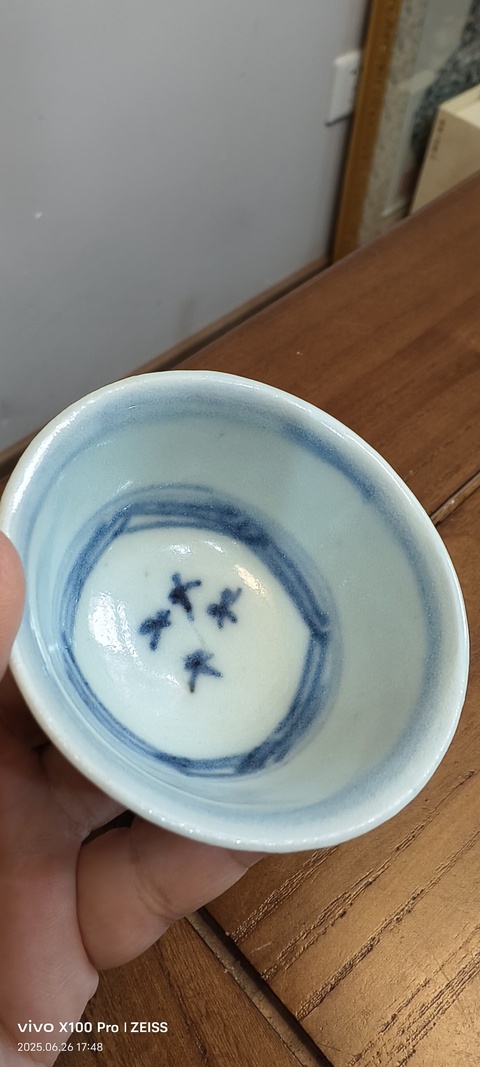 古玩陶瓷花卉紋青花杯真品鑒賞圖
