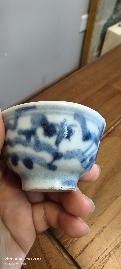 古玩陶瓷花卉紋青花杯真品鑒賞圖