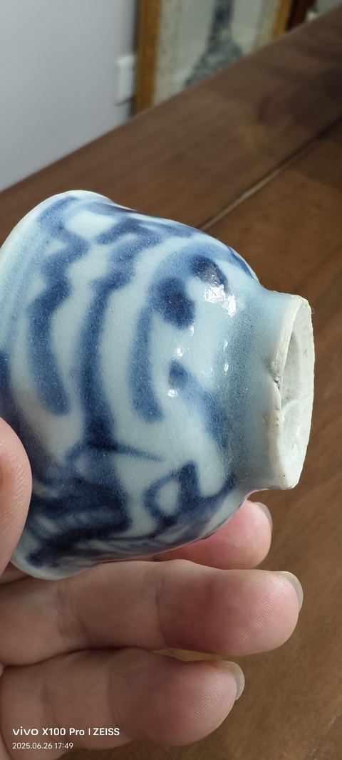 古玩陶瓷花卉紋青花杯真品鑒賞圖