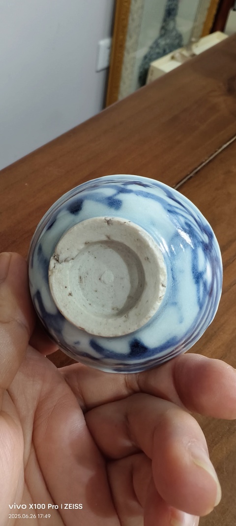 古玩陶瓷花卉紋青花杯真品鑒賞圖