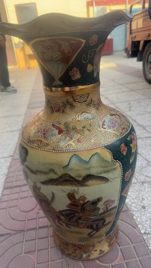 古玩陶瓷人物紋花口瓶真品鑒賞圖
