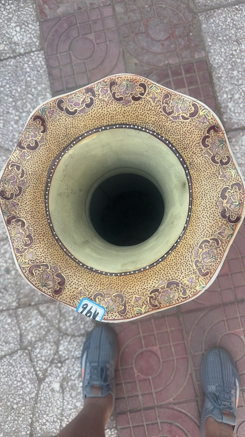 古玩陶瓷人物紋花口瓶真品鑒賞圖