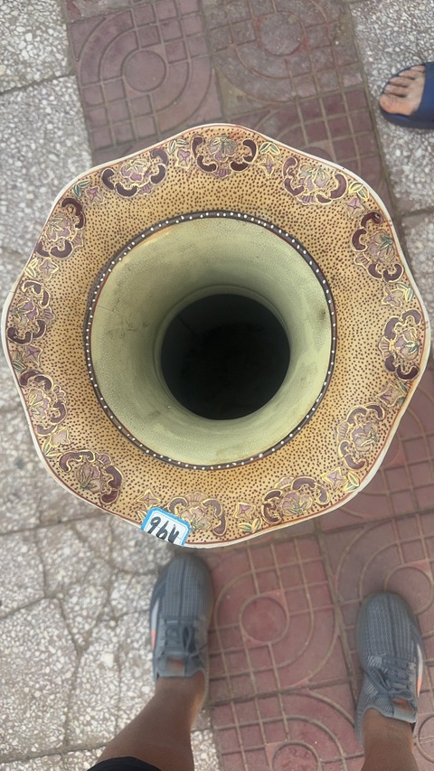 古玩陶瓷人物紋花口瓶真品鑒賞圖