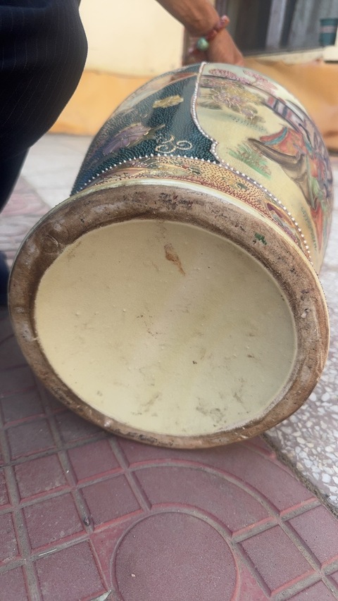 古玩陶瓷人物紋花口瓶真品鑒賞圖